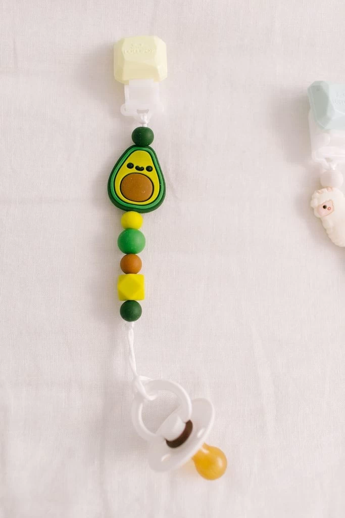 LouLou LOLLIPOP Darling Clip - Avocado 4 LouLou LOLLIPOP Darling Clip - Avocado - Image 4